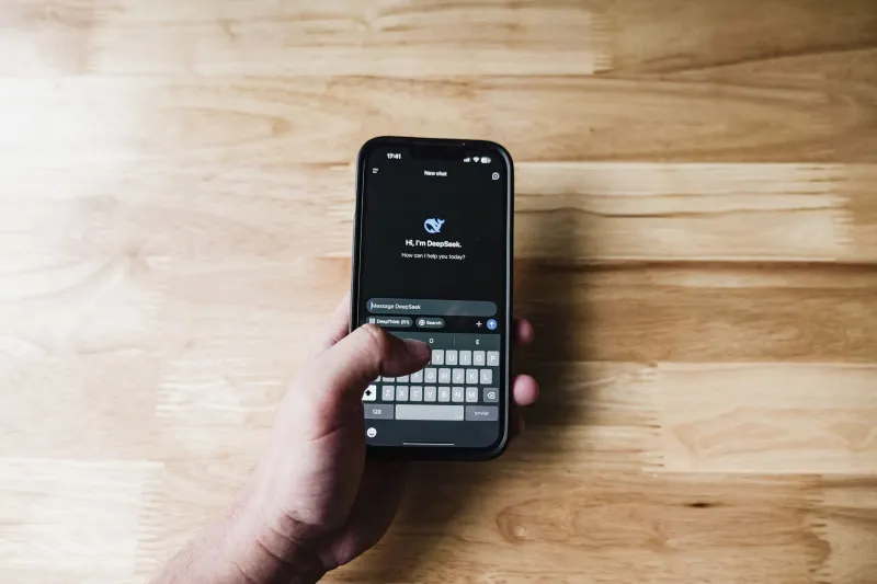 Your Phone Knows What You Mean Before You Do: The AI Autocorrect Revolution Rewriting Human Language